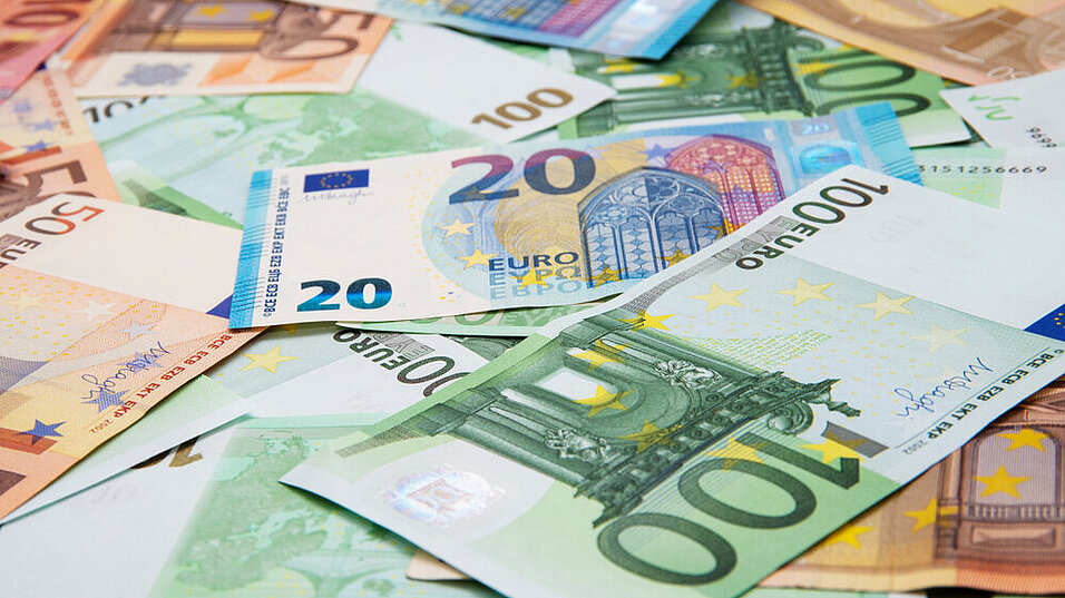 © shutterstock / 1405148075